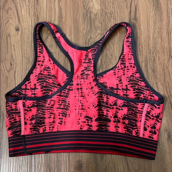 Under Armour sports bra - Picture 2 of 3